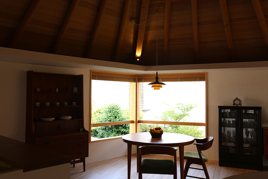 小さな五角形の家