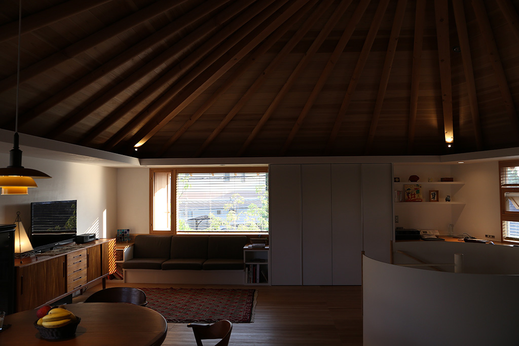 小さな五角形の家